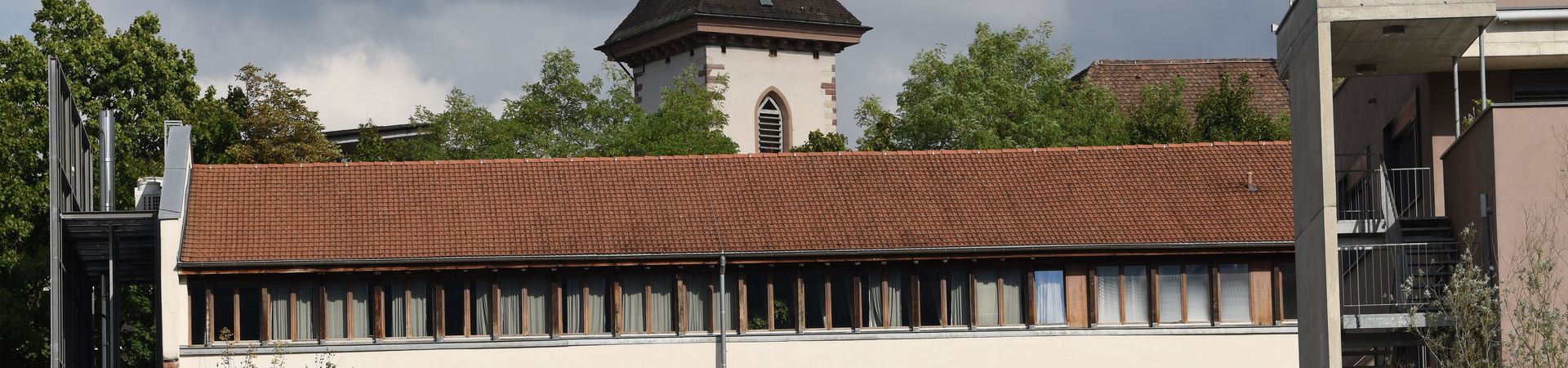 Blick auf Westseite mit Dach, Ausschnitt Kirchturm
